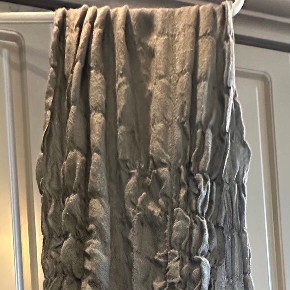 Grey Ruffled Scarf - Picture 3 of 4